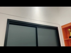 16Pintu geser yang sangat sempit.